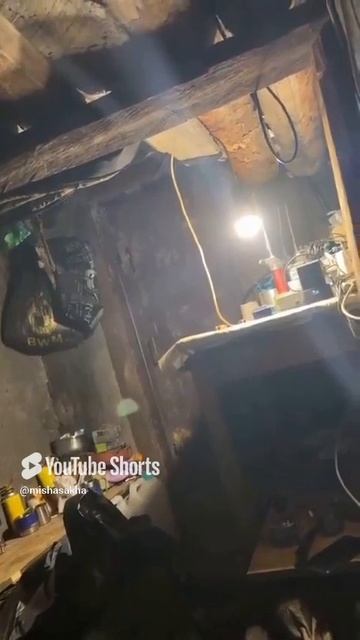 камикадзе попал в блиндаж через дымоход #сво #zov #война #камик