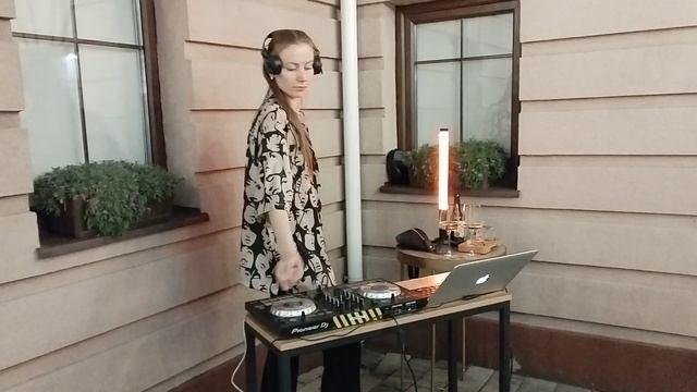 Диджей Орлова DJ ORLOVA - кофейня Мечтатели Белгород