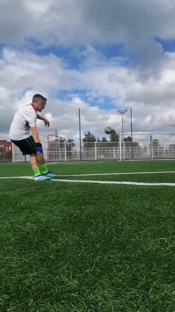 Штрафной удар в ближний угол.