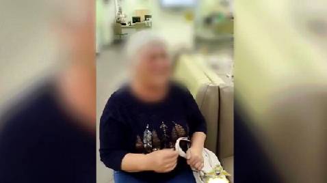 Обманутая мошенниками пенсионерка облила зеленкой офис банка в Иркутской области