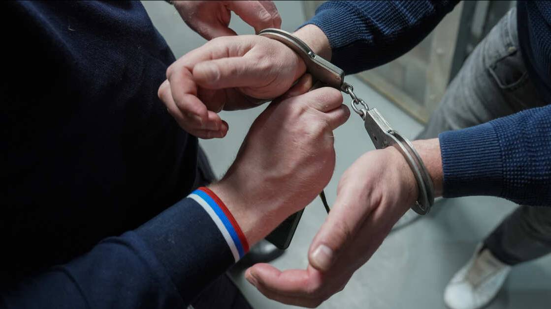 Двух мужчин задержали за домогательства к женщине у здания Госдумы