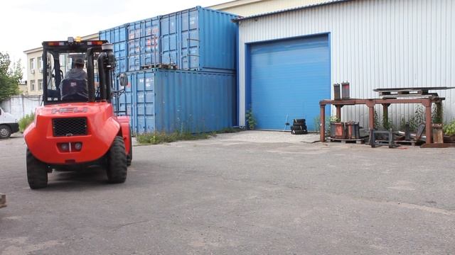 Погрузчик дизельный 3,5т г/п. полный привод.