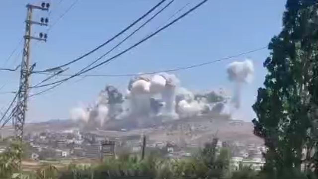 ‼️🇮🇱🇱🇧Израиль наносит удары по Ливану

▪️На опубликованных кадрах видна атака израильской авиаци