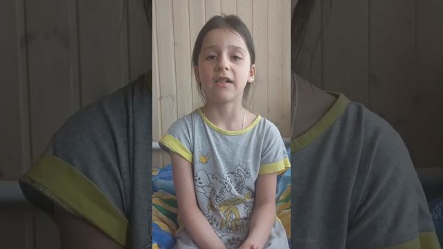 Моя внучка читает стихи " Четыре свечи "