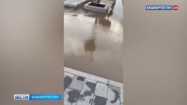 Последствия проливного дождя сняли на видео в центре Уфы