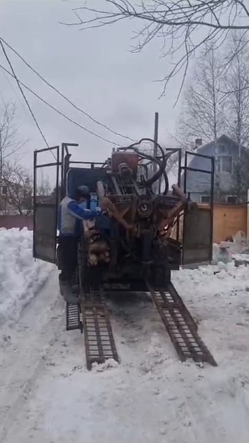 Заезд буровой установки на объект