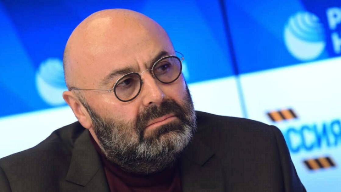 Суд продлил домашний арест Хубутии, напавшему с топором на экс-возлюбленную