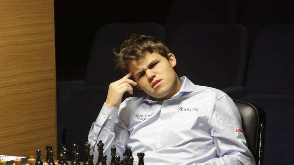 Экс-чемпион мира по шахматам Карлсен проиграл 15-летнему российскому подростку