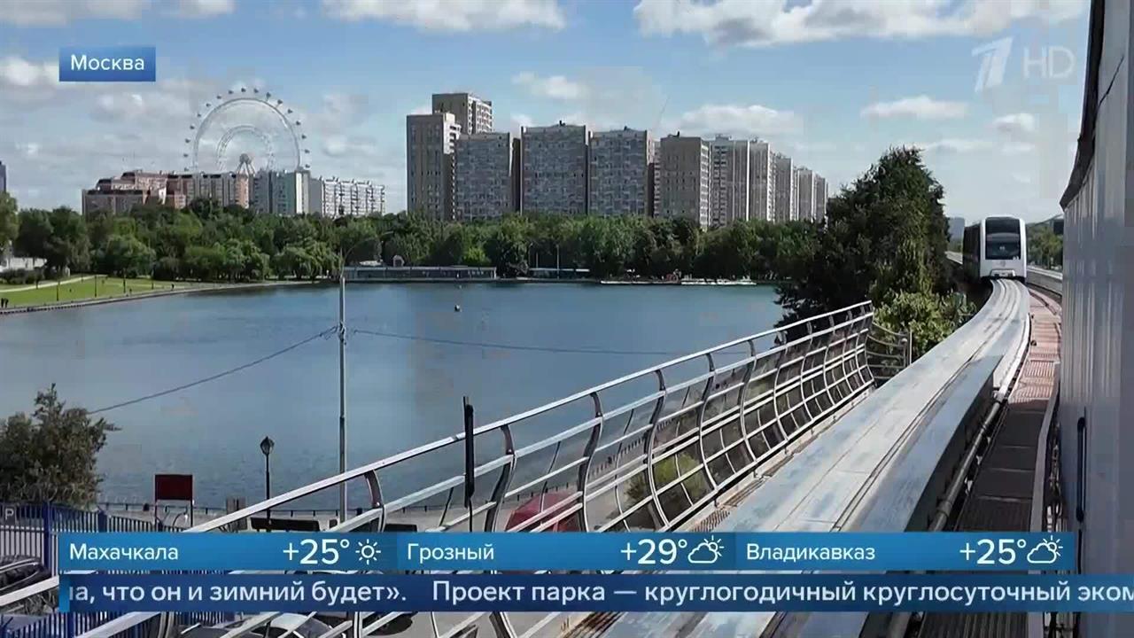 На прощание: москвичи и туристы массово проехались на монорельсе перед его закрытием