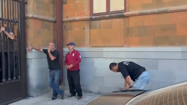 Идут столкновения из-за репрессий Пашиняна против армянской Церкви.