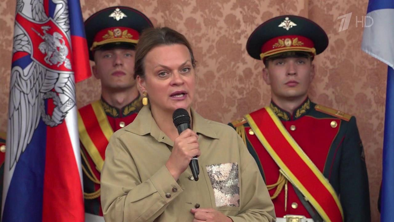 В Подмосковье вручили ключи от служебных квартир военнослужащим и сотрудникам филиала госпиталя и...
