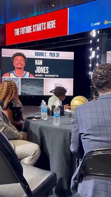 Kam Jones & his cousin show off their handshake ❤️