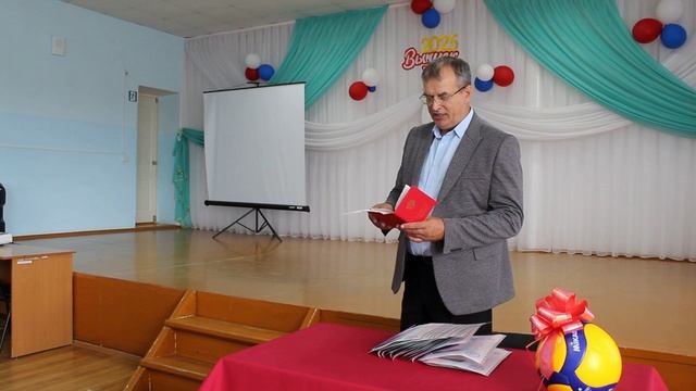 Торжественная церемония вручения аттестатов выпускникам 9в класса