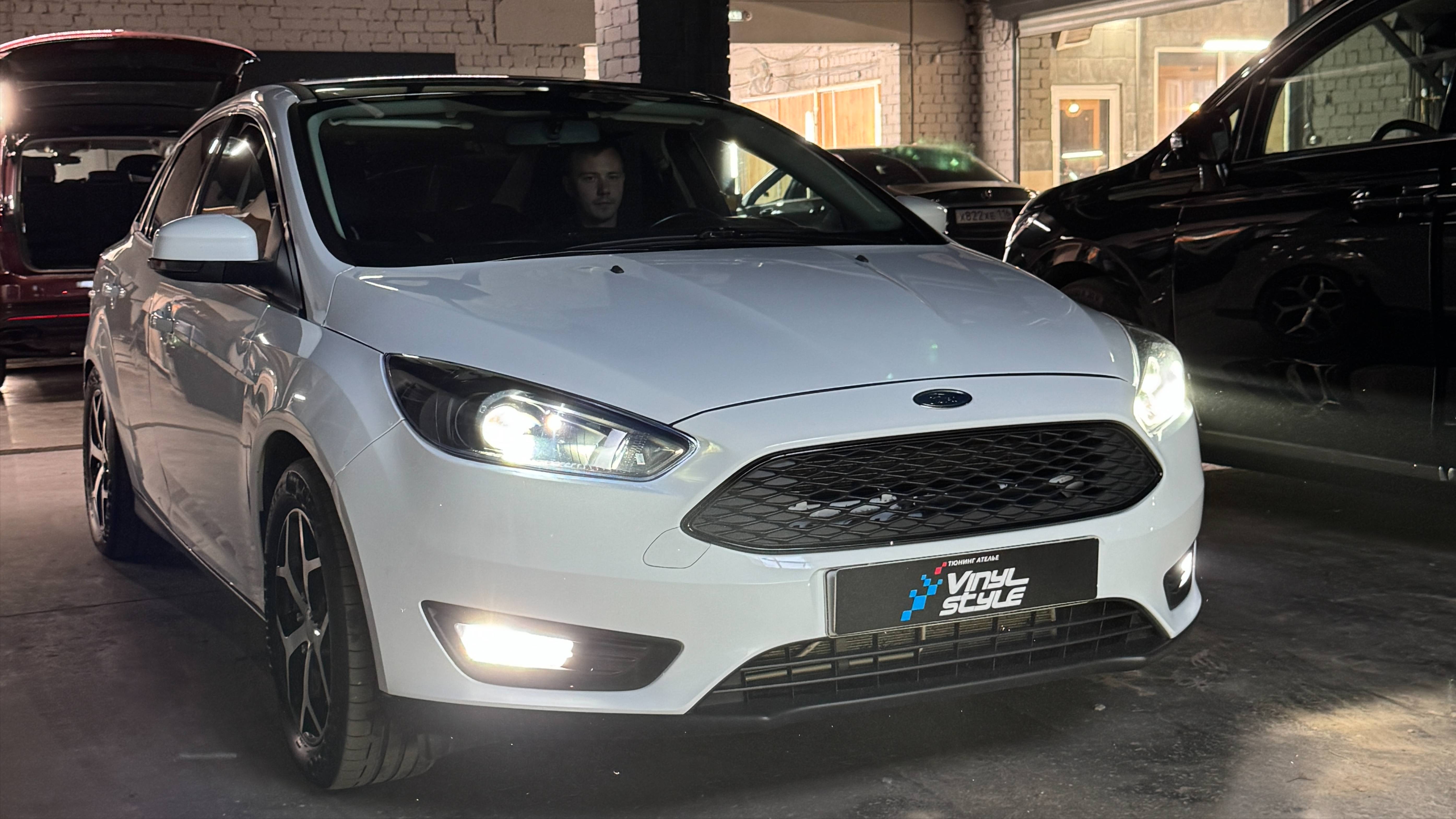 Установили bi-led модули Aozoom A4+ на Ford Focus 2017 год