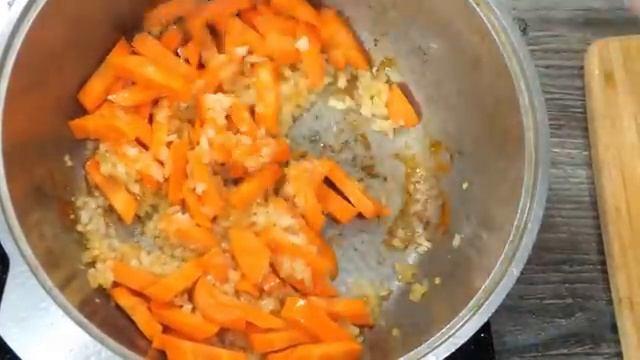 Лёгкий рецепт в одной кастрюле. Тушёная картошка с курицей.