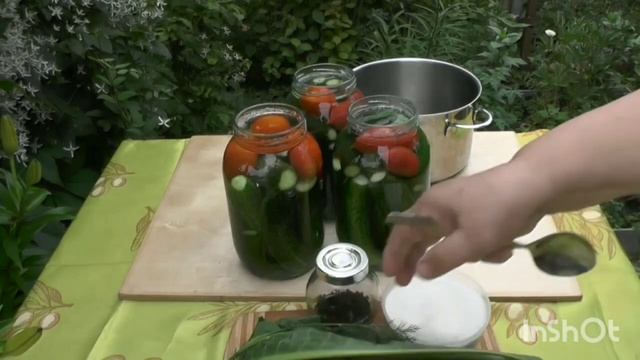 1000010611.mp4
Маринуем ассорти помидоры и огурцы. Рецепт что надо.