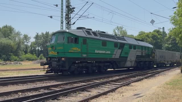Тепловоз ТЭ109 232 704-7 с нестандартным контейнерным поездом