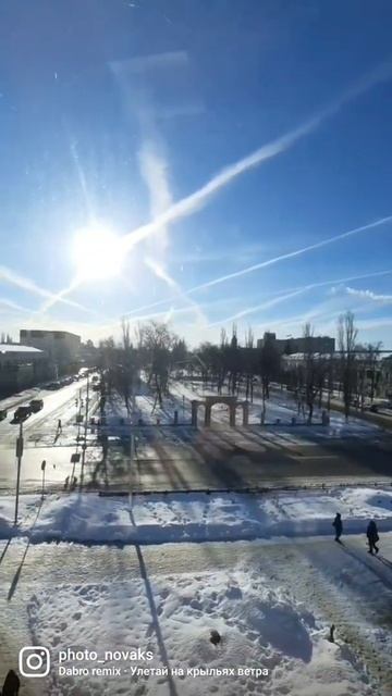Погода ясное, а небо в полосочку.