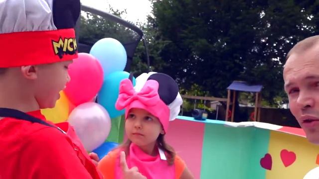 Мисс Кэйти и Мистер Макс (Miss Katy) Макс и Кэти играют в ресторане понарошку