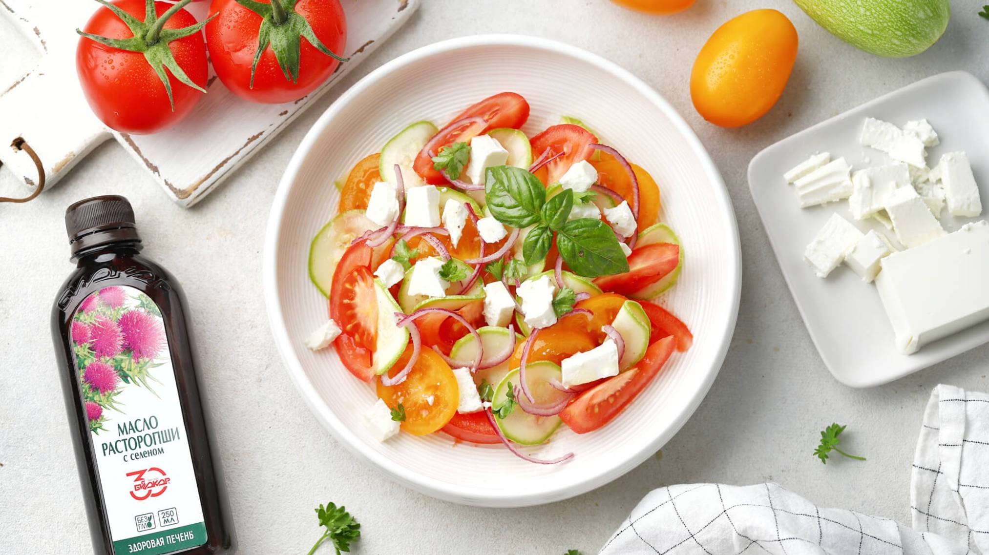 Салат с маринованными кабачками и маслом расторопши