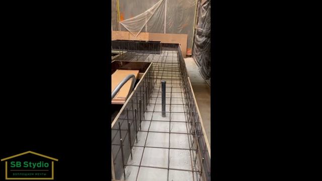 Декоративный бассейн с двумя клумбами. http://sbstydio.ru/