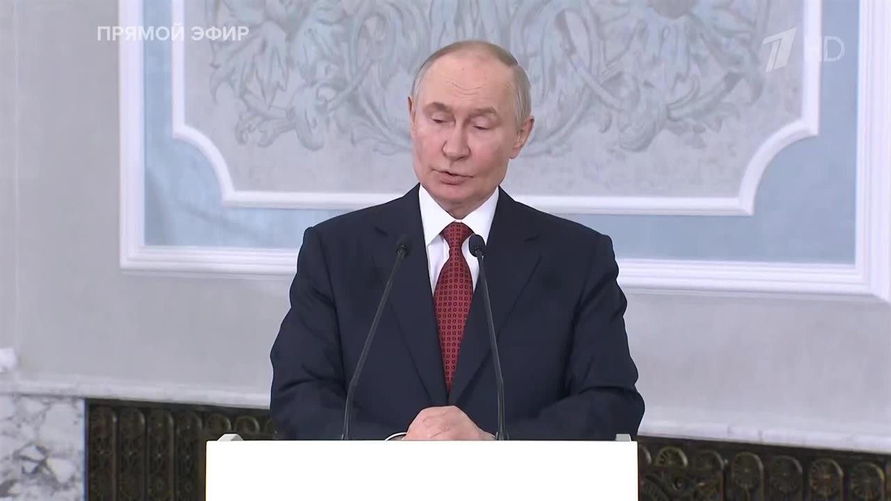 Путин: ЕАЭС обсуждает вопросы, связанные с единой электронной подписью