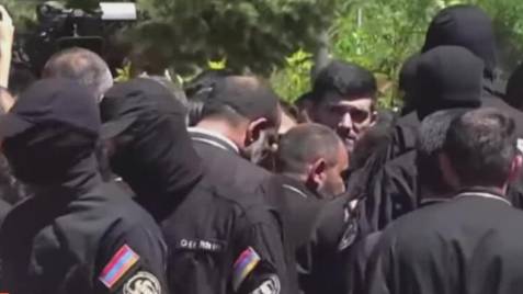 Спецназ вошел на территорию Патриархата Армянской апостольской церкви