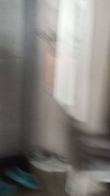 пов мужик в подъезде