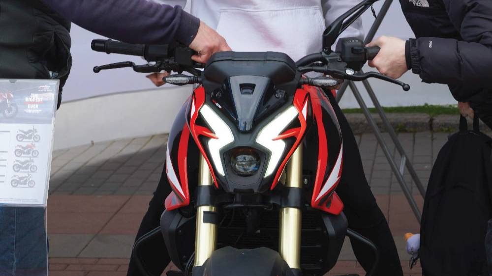 Pulsar NS400Z Ride the Power