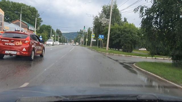 По дождливому городу