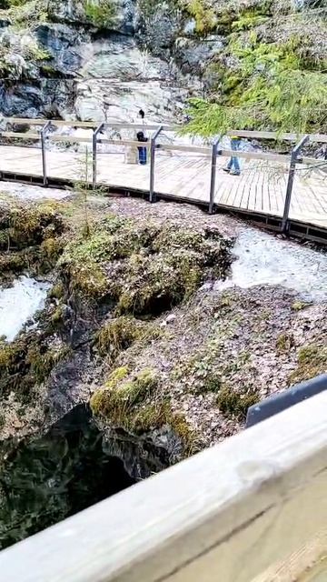 Карельские напевы в подземной Рускеале.