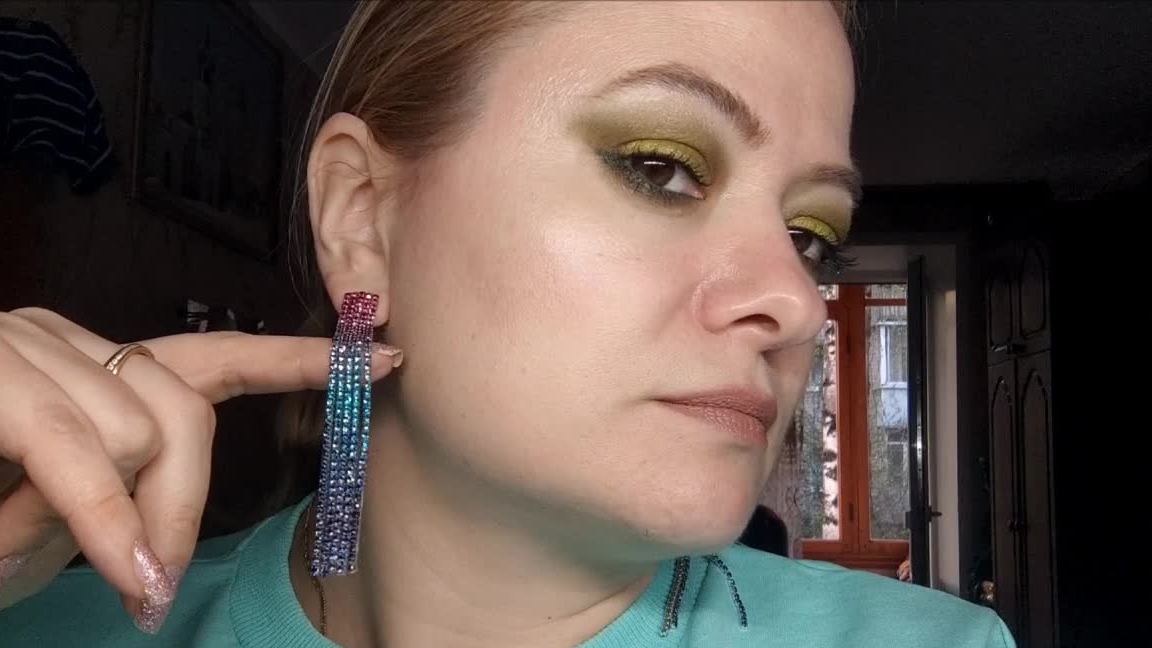 Макияжи мая! Чижик обожает порыться в моей косметике 🙈