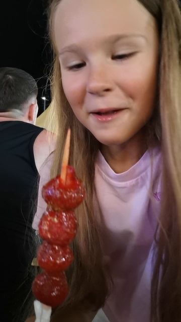 очень вкусная клубника 🍓 в стекле