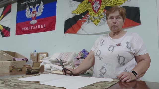 Зәй волонтерлары хәрбиләр өчен эчке киемнәр тегәләр