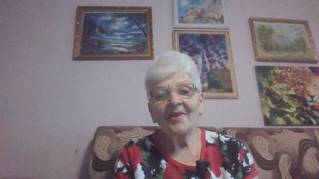 Тетя Мотя продолжает собирать на сено