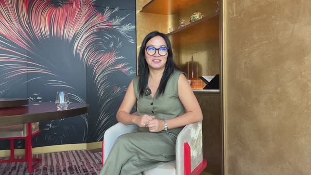 Лена, 14 лет практикующий дизайнер, переехала из Сахалина в Москву, сейчас живет в Саудовской Аравии