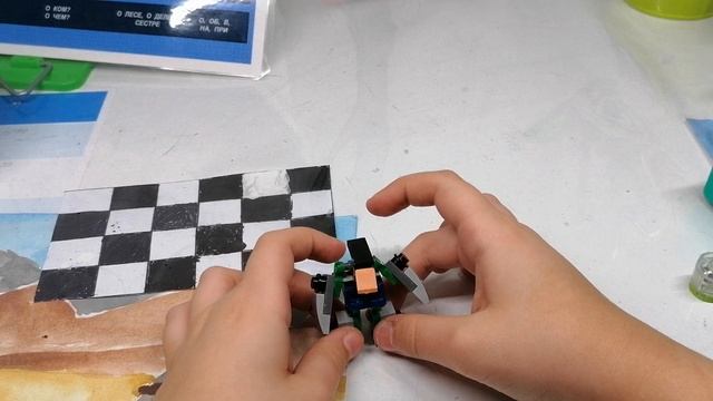 Робот из лего