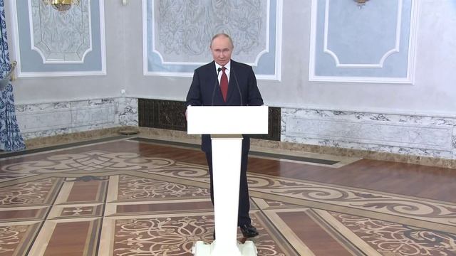 «Сами скоро сдохнут, а нас хоронят!»: Путин ответил на попытки Запада похоронить экономику России