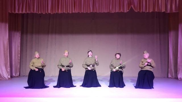 ансамбль ложкарей "Веселуха"-"Попурри на тему военных песен"