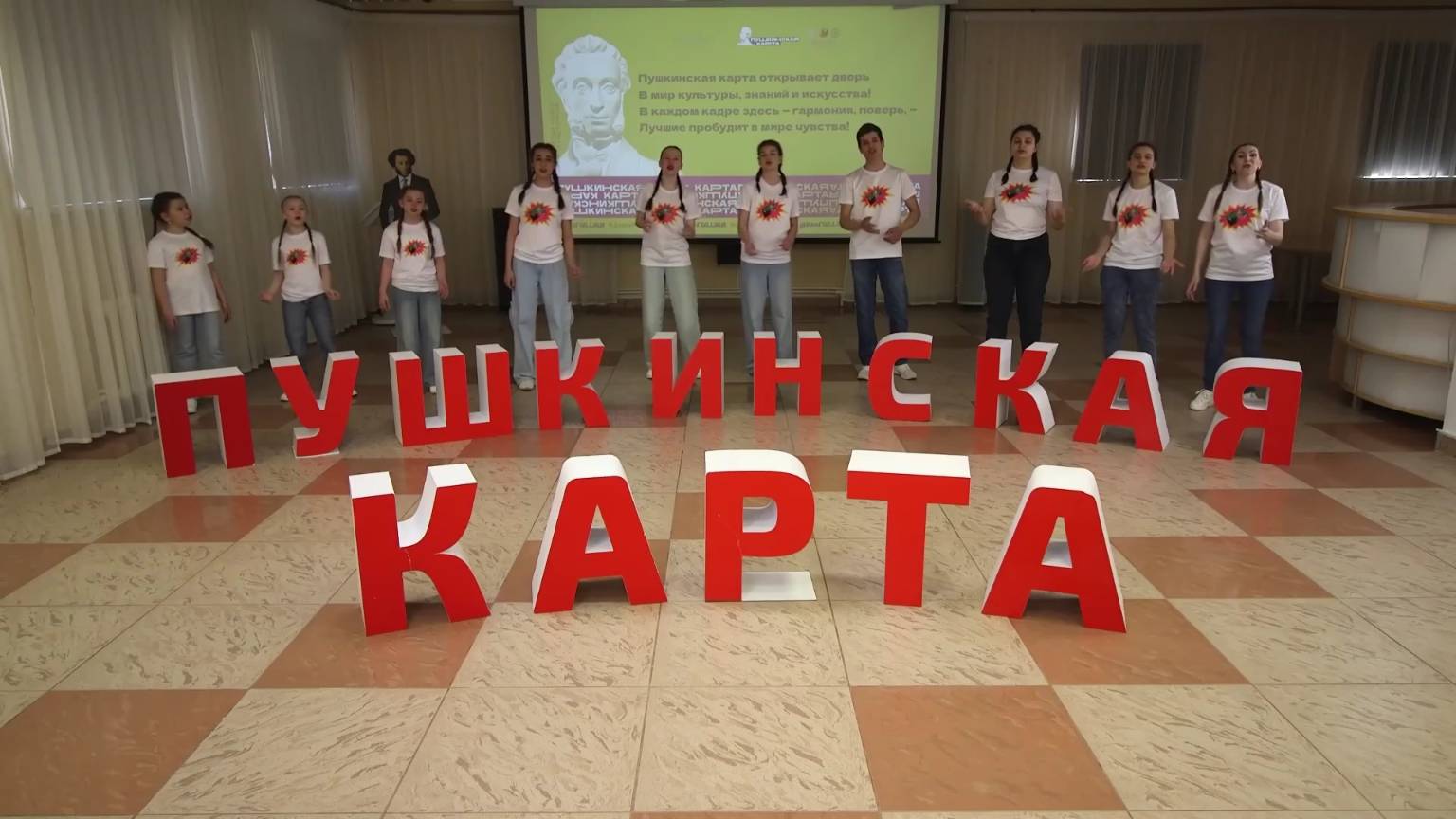 Югорчанин исполнил авторскую песню про Пушкинскую карту