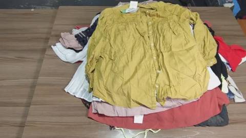 Лот 117 Блузки Англия Крем (много XL)1240₽_ кг 49 ед. 8,7 кг