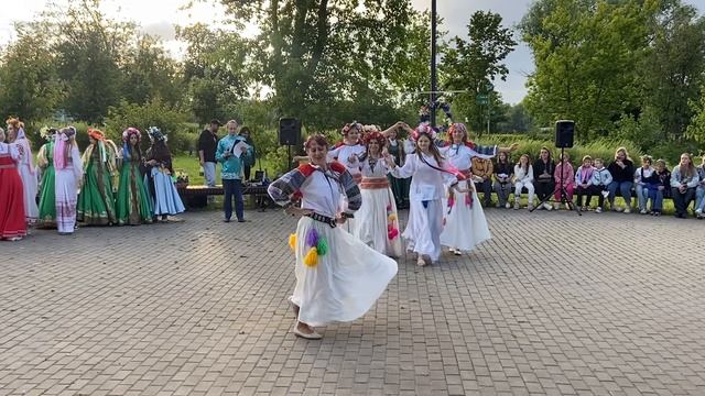 Таней ЗА РЕКОЙ исполняет коллектив КАРАВАН..Праздник Ивана Купал