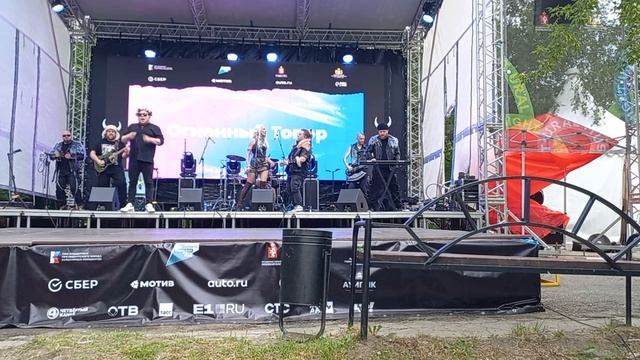 Ночь музыки 27.06.25 Екатеринбург.
Огненный топор.
( видео короткие, снимала для себя)).