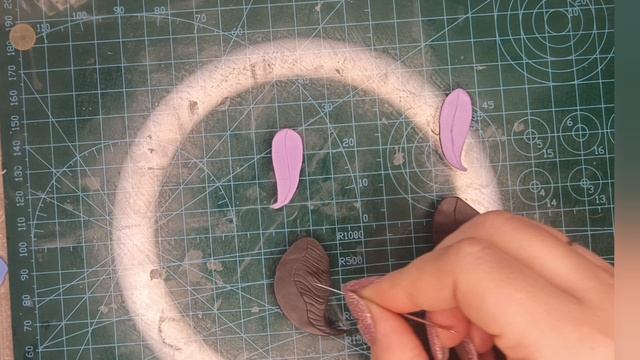 МК простые  серьги с перьями из полимерной глины