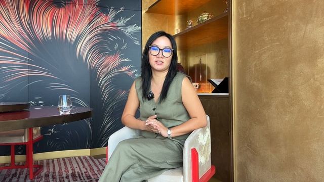 Лена, 14 лет практикующий дизайнер, переехала из Сахалина в Москву, сейчас живет в Саудовской Аравии