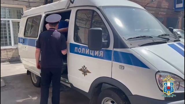 В Таганроге сотрудники полиции по горячим следам задержали подозреваемого в совершении преступления