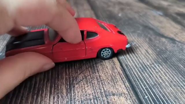 Модель автомобиля Ford Capri Corgi toys