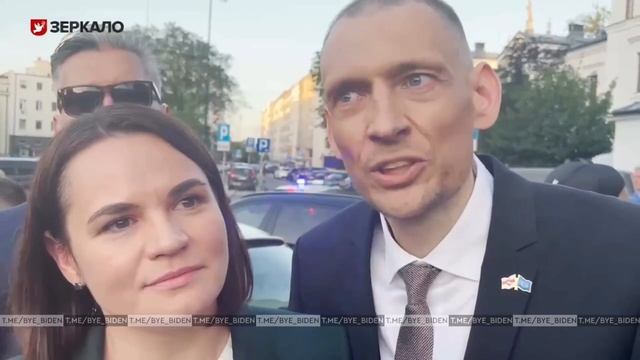 Тем временем освобожденный Тихановский надел костюм и уже вовсю пиарится в европах. 🤦♂️