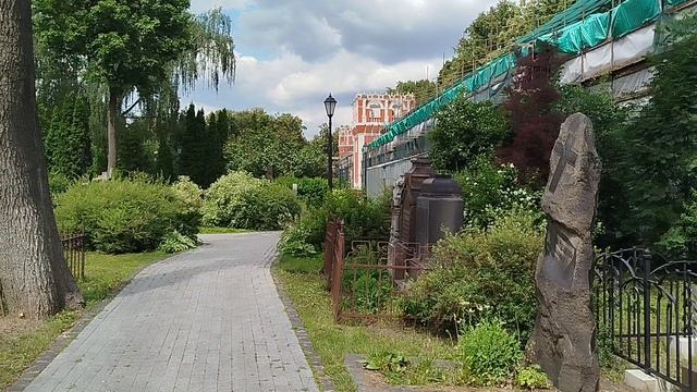 Некрополь Донского монастыря. Прогулки по Москве