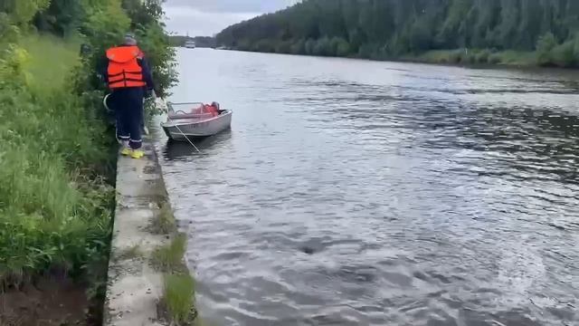 ‼️Спасатели достали тело мальчика, упавшего в канал имени Москвы пятилетнего ребенка‼️